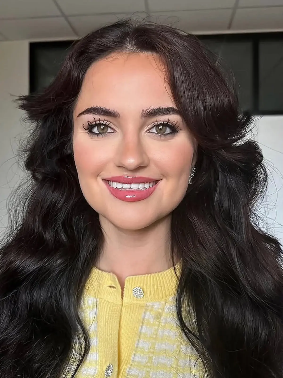 ابتسامة عميلة لدى Mir (1)